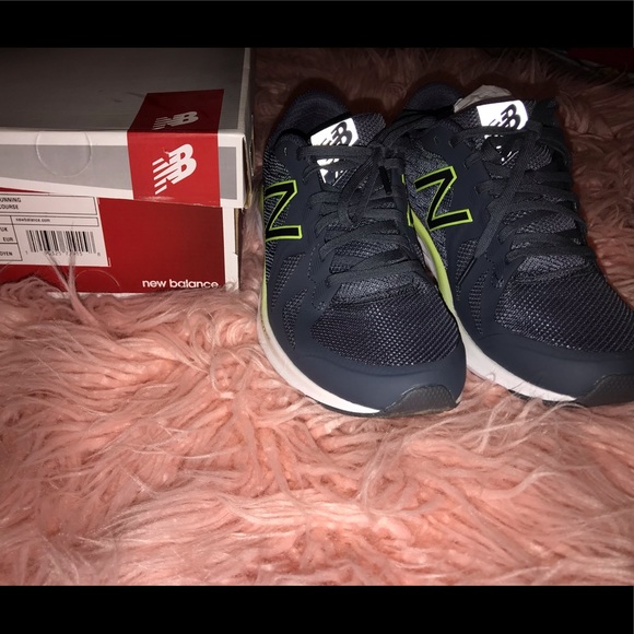 New balance running shoes - men’s 8 - Picture 4 of 8